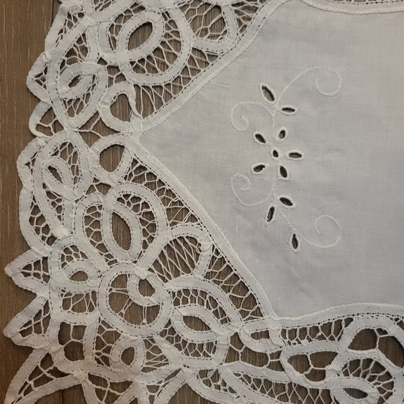 White Lace Placemats - Picture 2 of 4